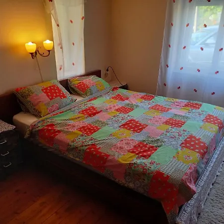 Kert Oevezeti Lakas *