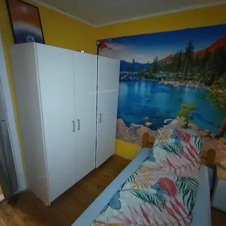 アパート Kert Oevezeti Lakas Gyöngyös