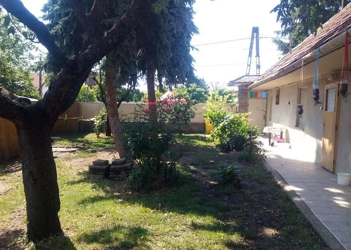 Kert Oevezeti Lakas アパート Gyöngyös