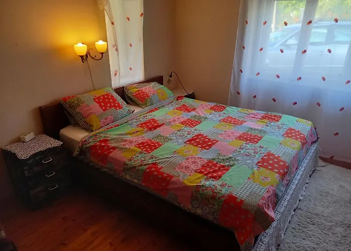 Kert Oevezeti Lakas *